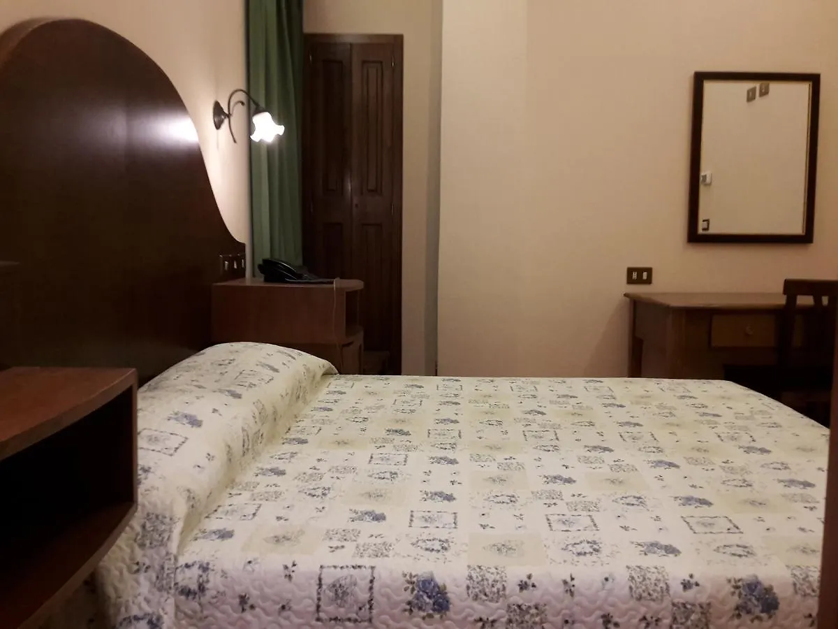Hotel 4 Coronati Roma 2*,  Italia