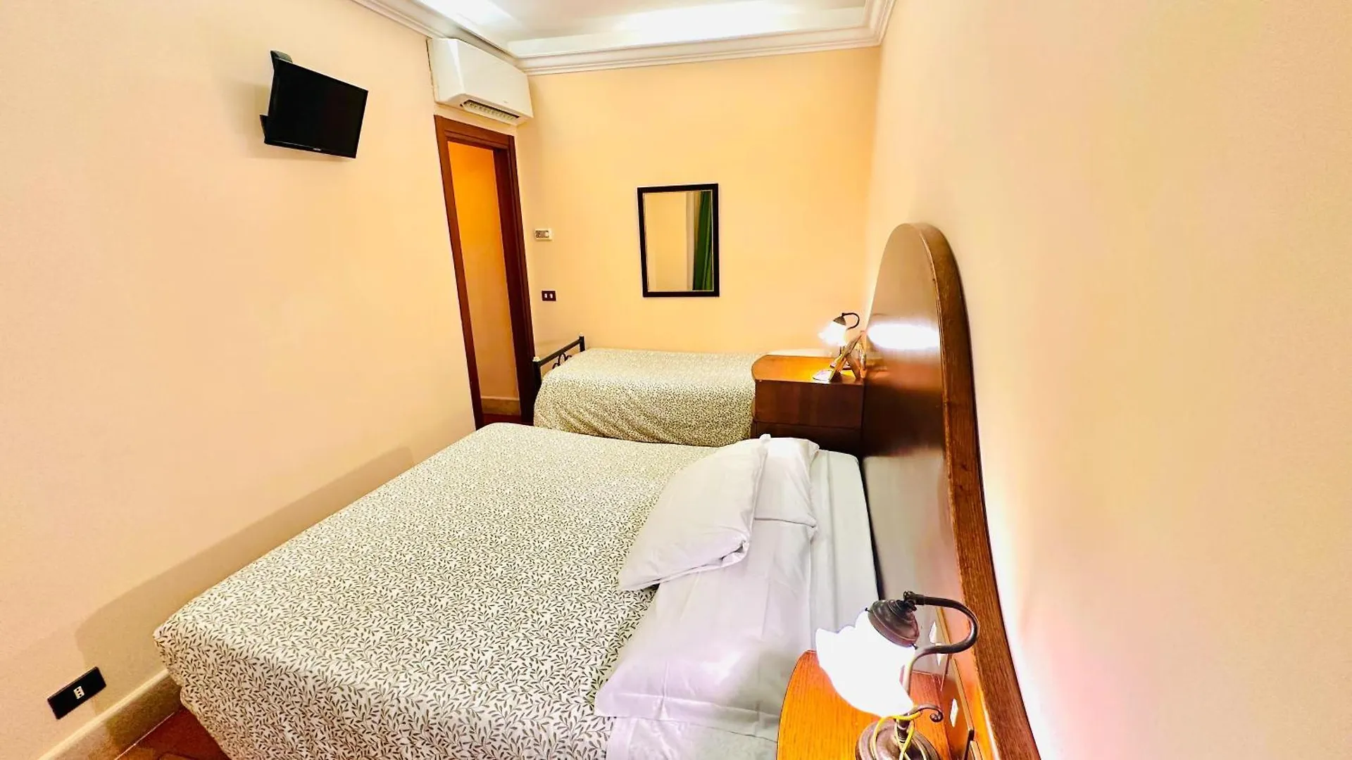 Hotel 4 Coronati Rome Italy